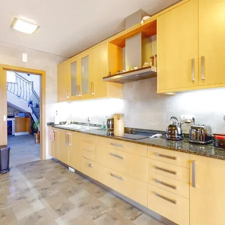 Elegant Summer Family Spacious House 拉哥斯
