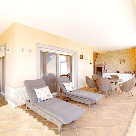 Elegant Summer Family Spacious House 拉哥斯