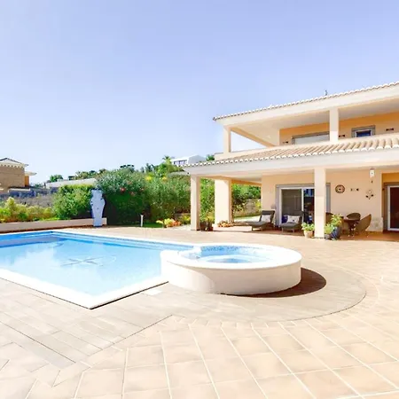 Elegant Summer Family Spacious House